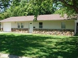 2nd image of 916 Riverside Dr