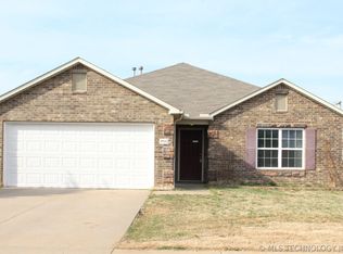 9713 E Turtle Dr, Claremore, OK 74019