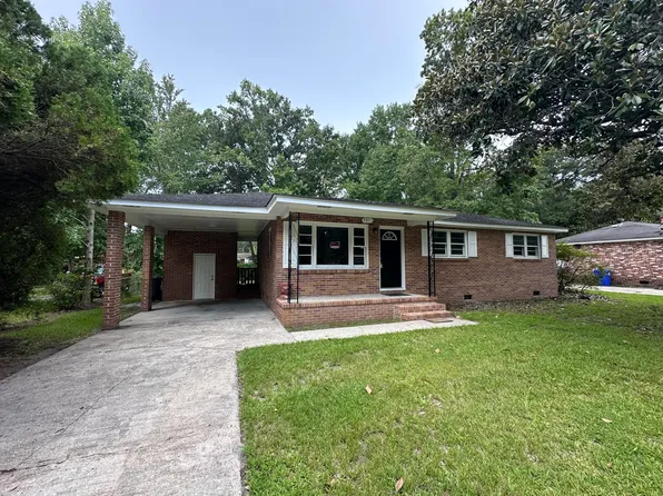 7011 Terrace Dr, Charleston, SC 29406
