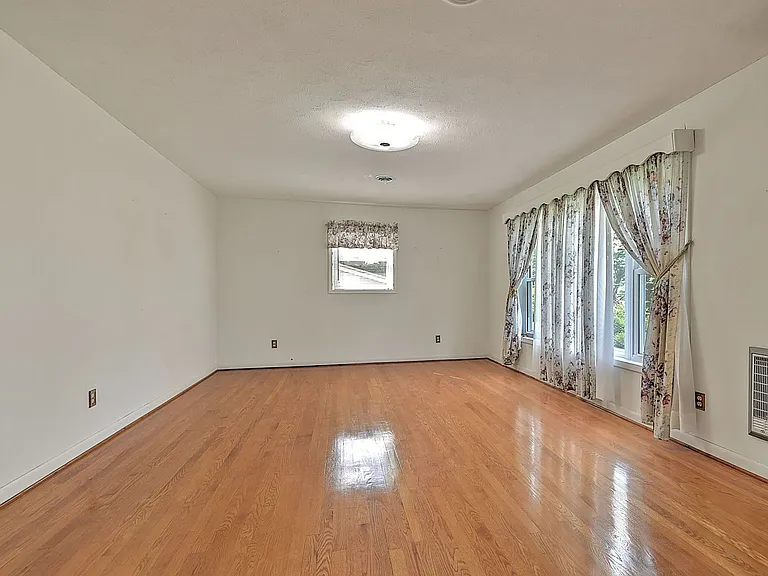 208 Hogan Ave — Photo 23