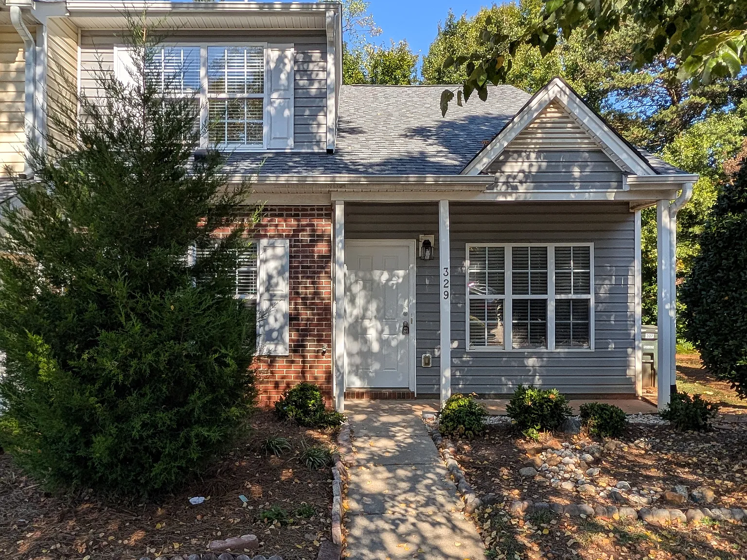 3 bed, 2.5 bath, 1370 sqft, $1,750 — Photo 1