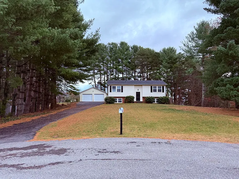 120 Flagg Ct — Photo 3