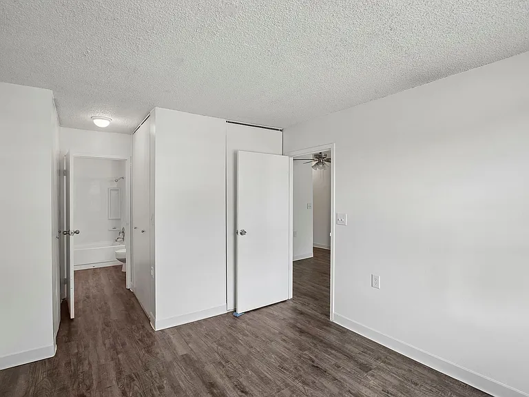 Riverview Apartments — Photo 42