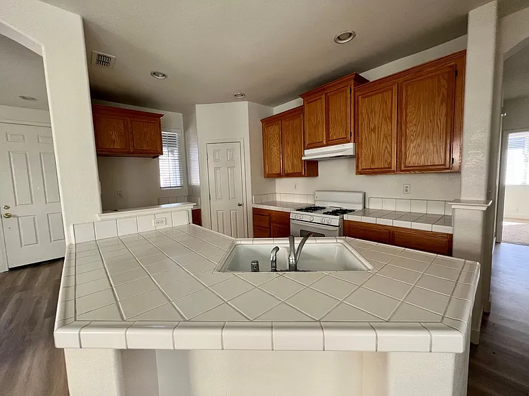 8321 Lewis Ave — Photo 8