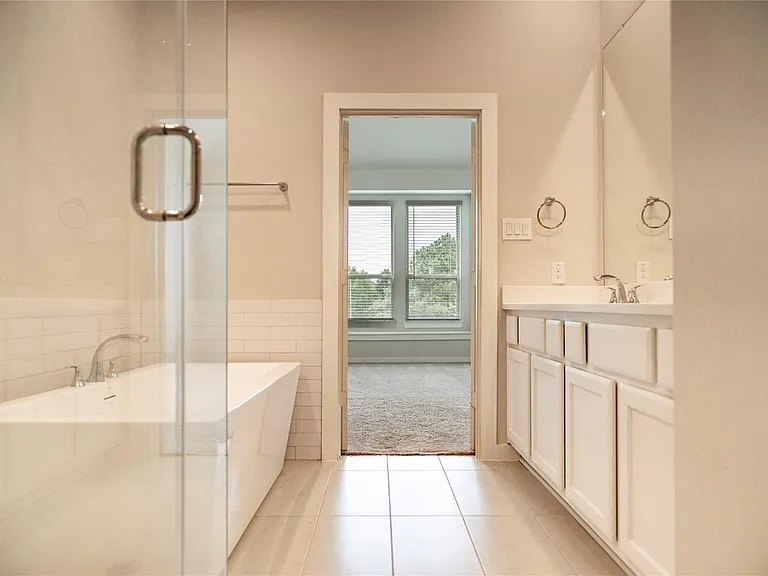 6526 Bramble Cove Ln — Photo 30