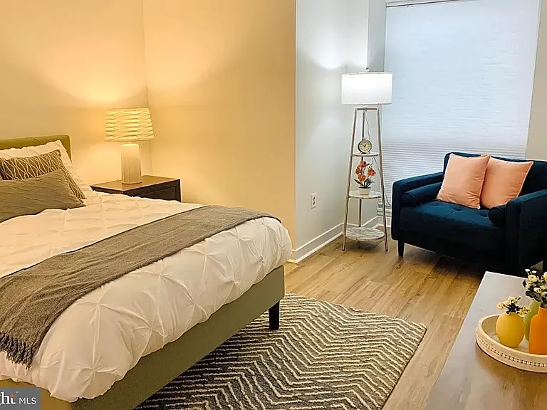 301 S 11th St #100 — Photo 16