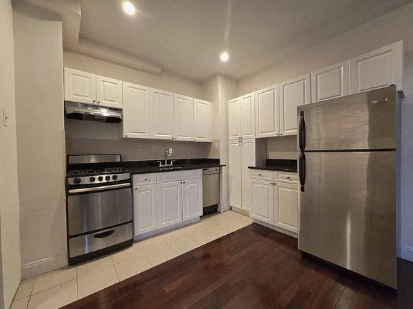 586 Pacific Street image 2 of 9