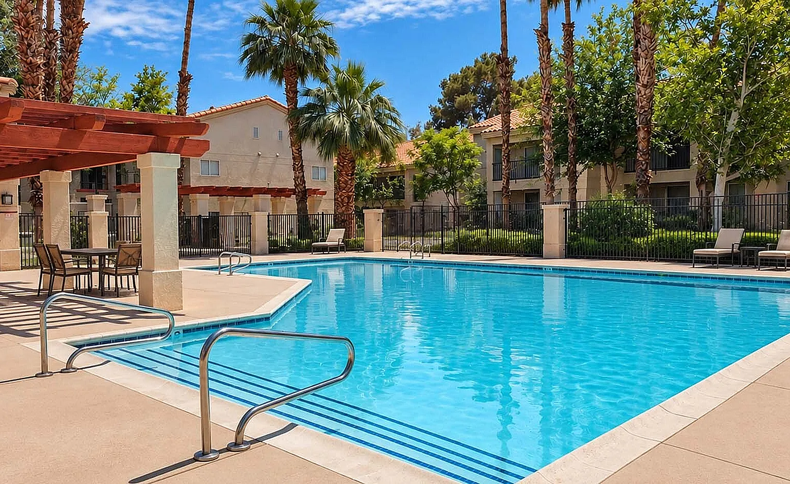 Villa Monterey Apartments — Photo 3