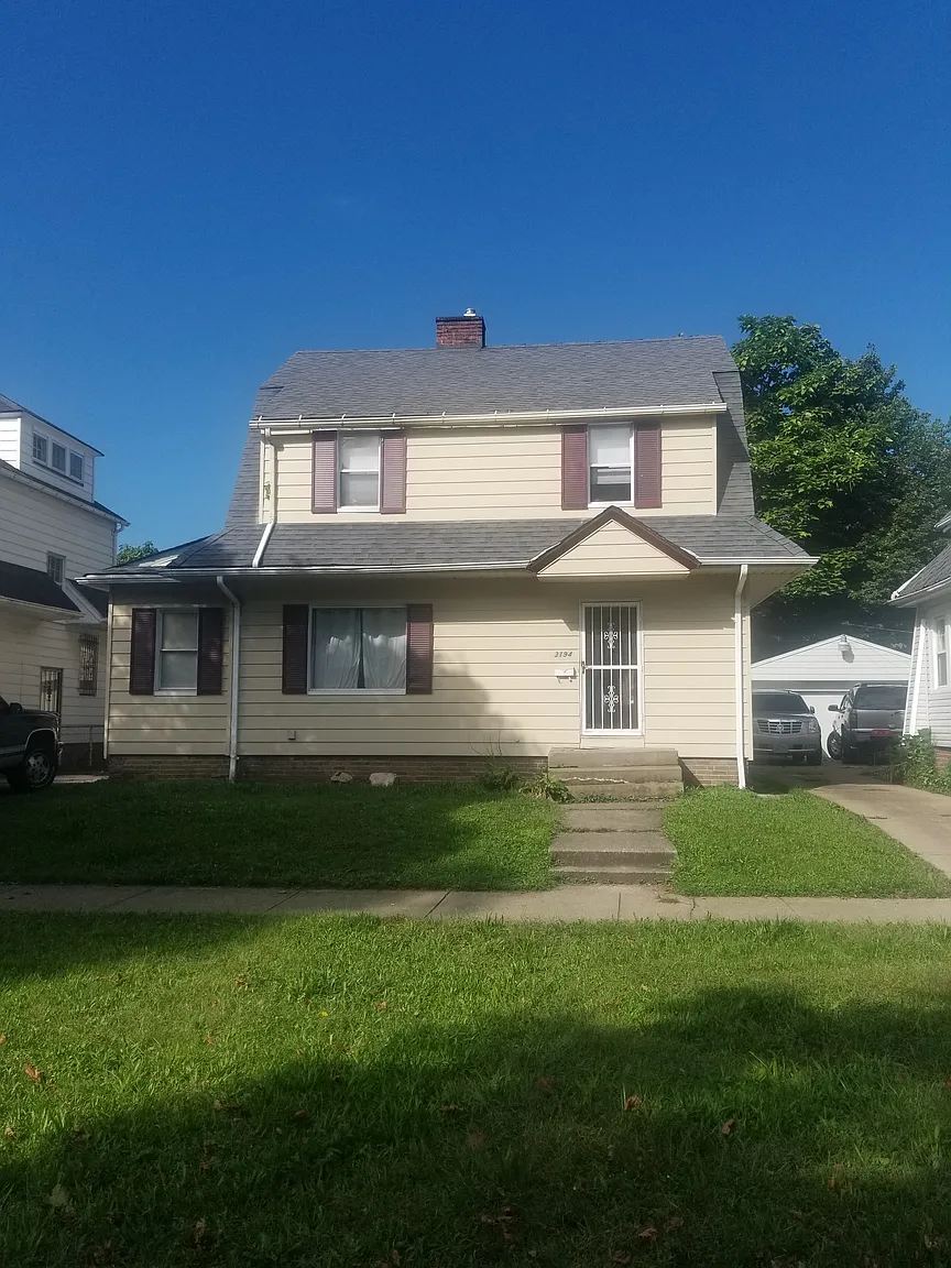 3194 E 137th St photo 1