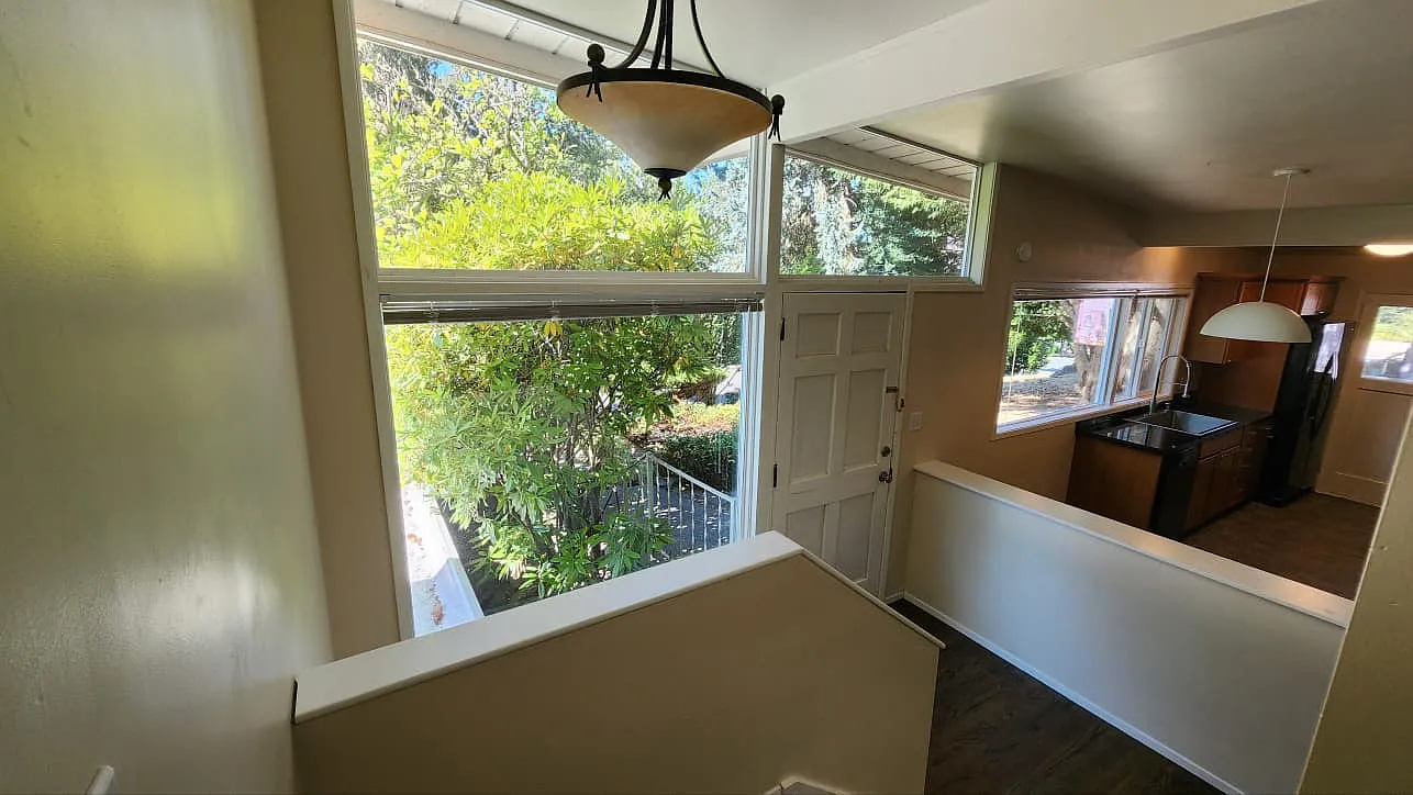 4 bed, 2100 sqft, $3,950 — Photo 3