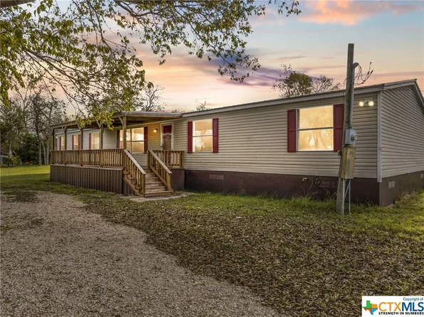 502 E 3rd St, Lott, TX 76656