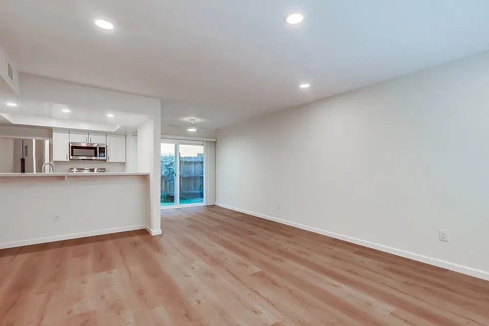 2 bed, 850 sqft, $2,395 — Photo 3