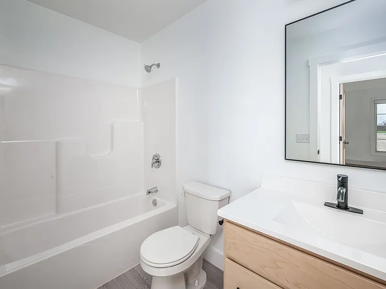 2046 Noble Dr — Photo 13