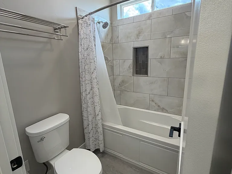 Guest toilet/shower/bath shared with two guest bedrooms.