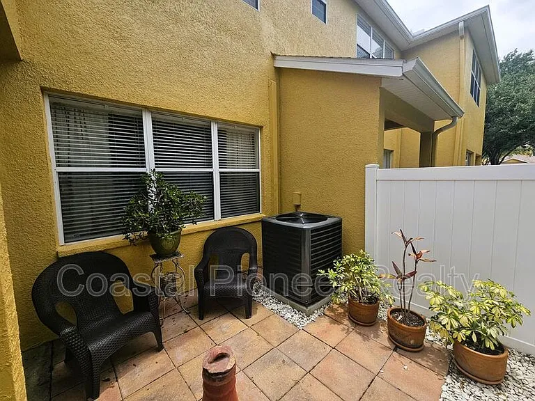 8148 Stone Leaf Ln — Photo 32