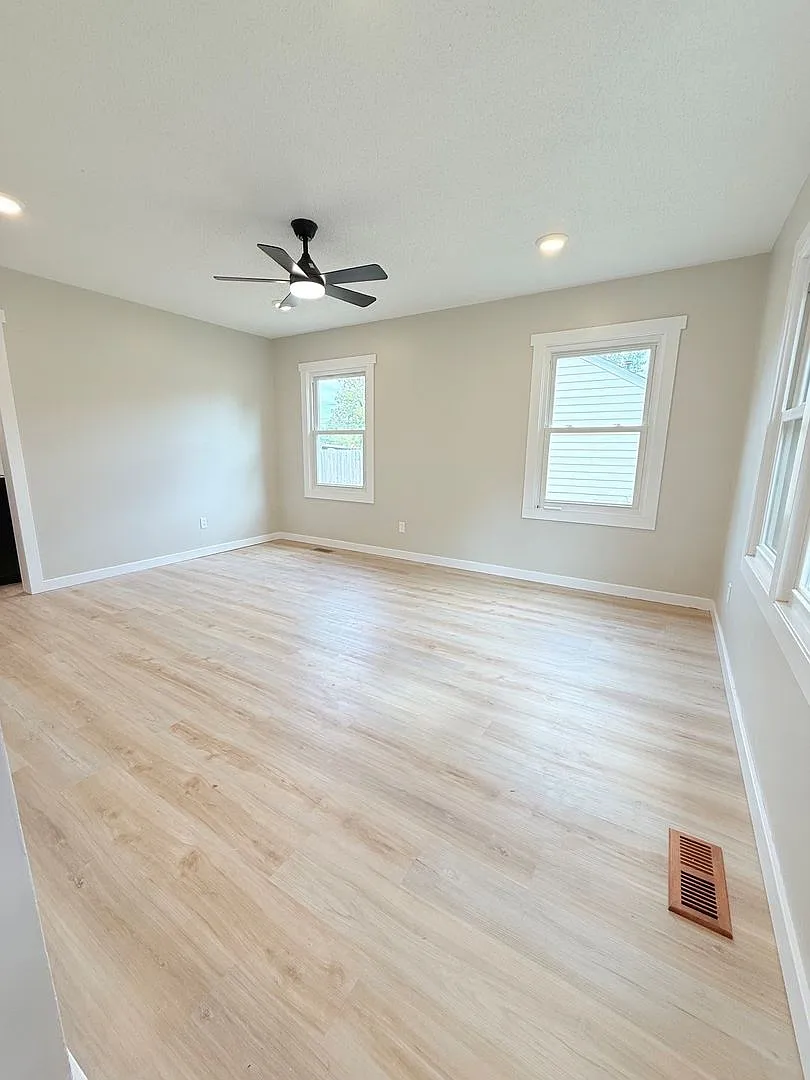Freshly Updated 2 Bedroom Home with Finished Basement — Photo 2