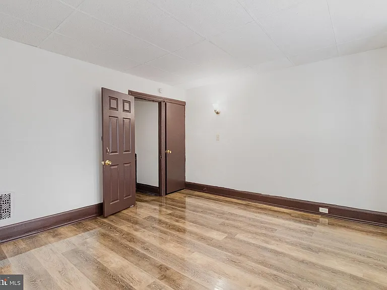 1353 Howard St — Photo 5