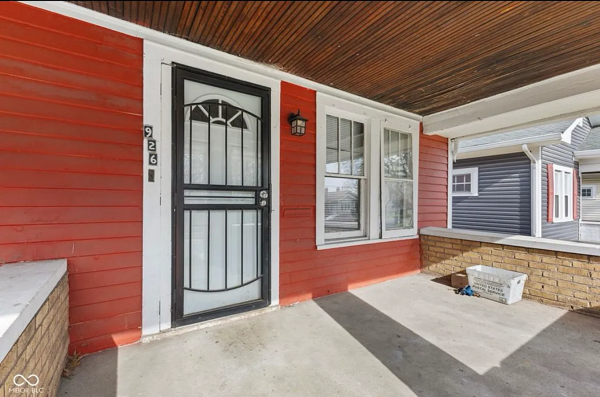 926 N Chester Ave — Photo 3