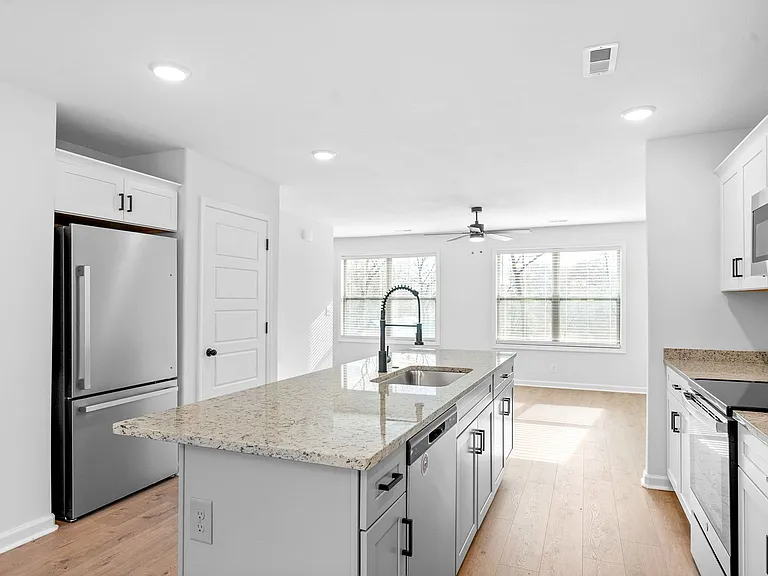 700 Crossland Ave — Photo 8