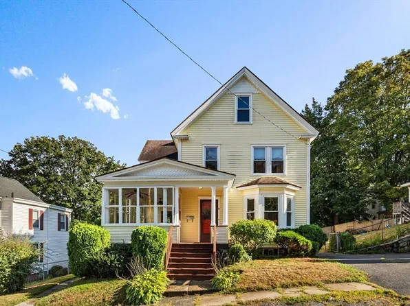 8 Greenwood St, Amesbury, MA 01913