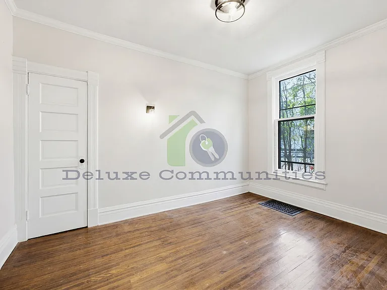 410 Eastern Ave SE — Photo 27