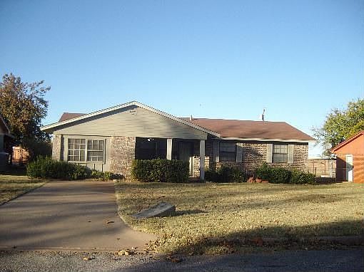 1st image of 904 Hillcrest Dr