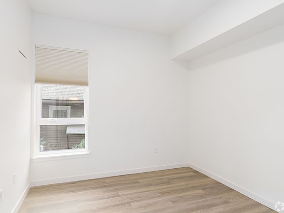 5th image of 717 E 29th Ave #103