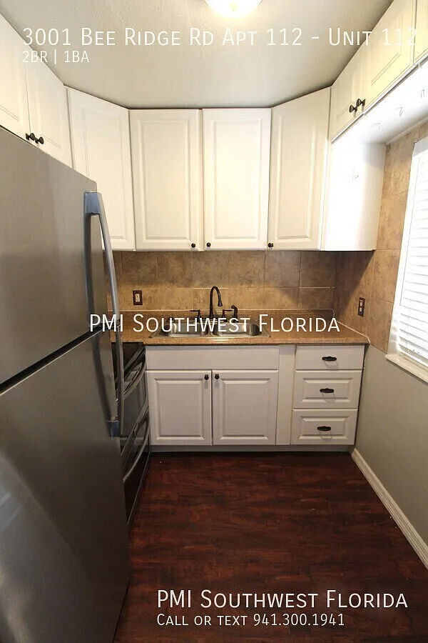 3001 Bee Ridge Rd — Photo 4
