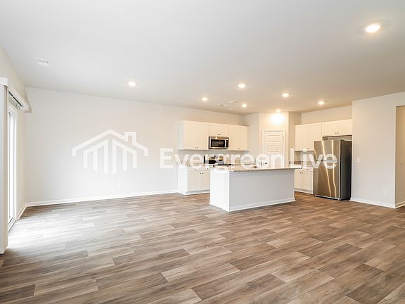 3rd image of 112 Crimson Ln