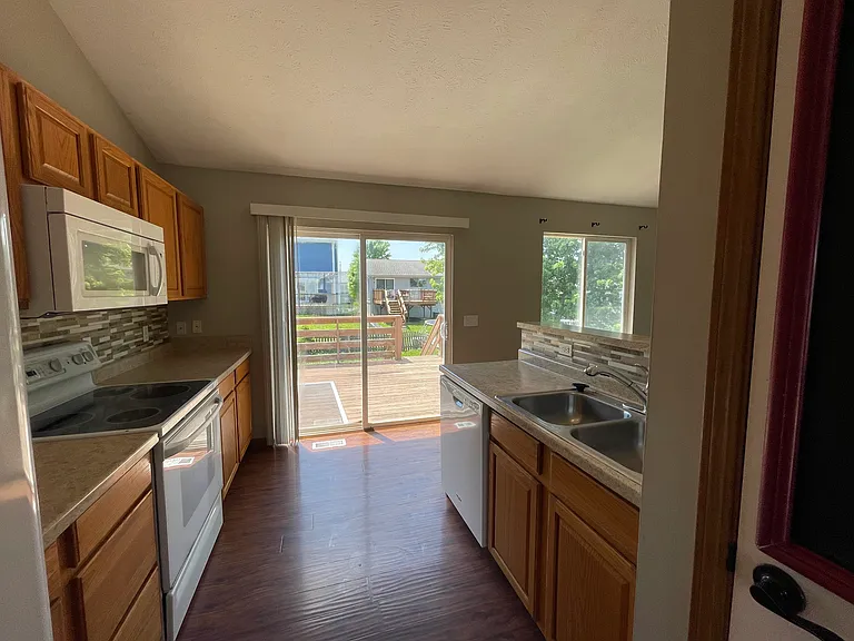 8013 Newport Ave — Photo 6