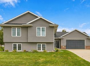 4560 Willow St, Palo, IA 52324