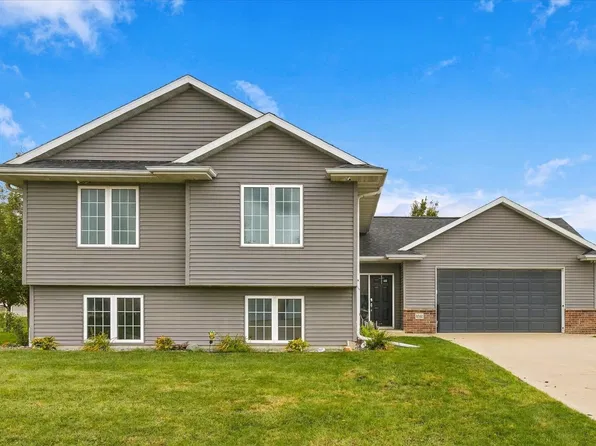 4560 Willow St, Palo, IA 52324