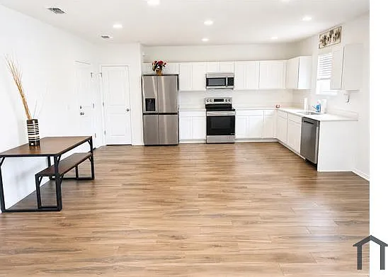 4 bed, 1980 sqft, $3,000 — Photo 2