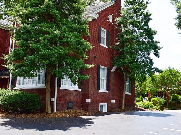4th image of 837 Fortwood St APT 3