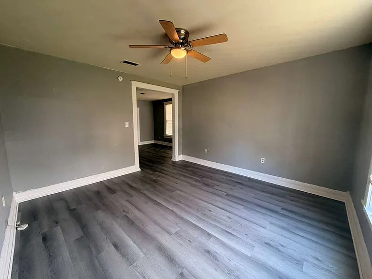 1204 Camden St — Photo 6