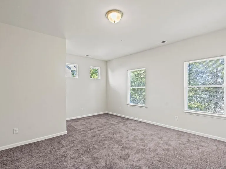 223 Emmett Dr — Photo 26