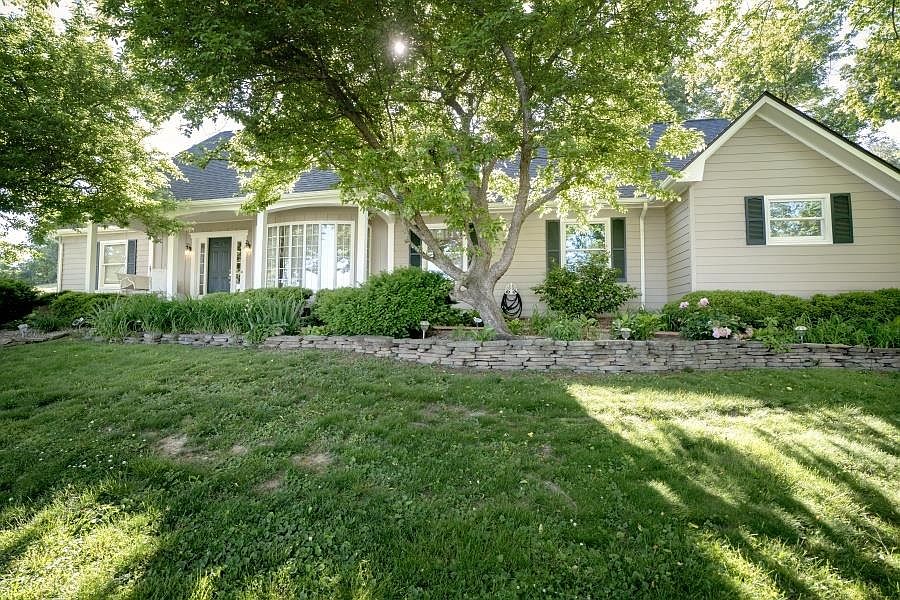 1st image of 415 Pine St