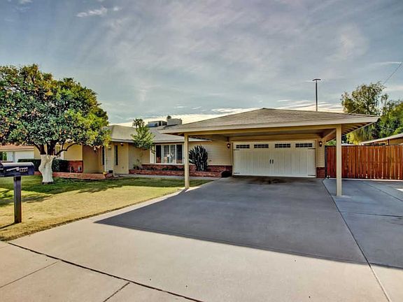 3rd image of 1227 E Gardenia Dr
