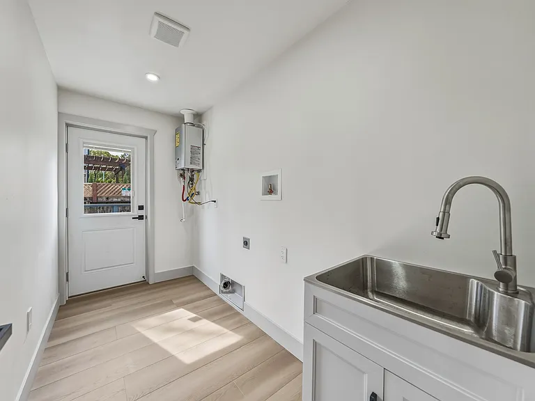 295 Foothill Blvd — Photo 20