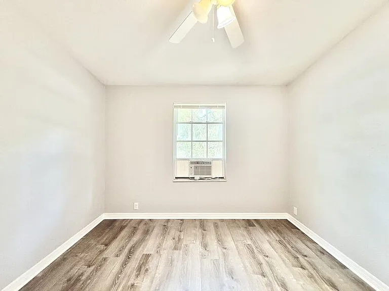 990 E Bay St — Photo 20