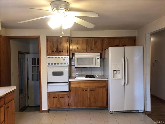 3rd image of 35 Lou Ann Dr