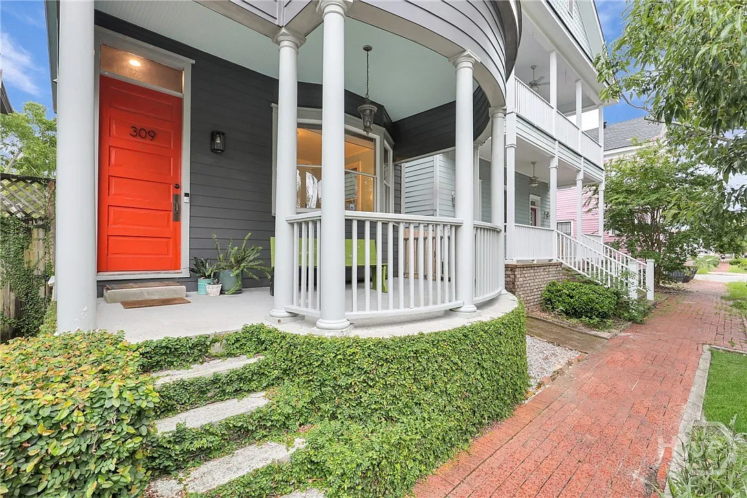 2 bed, 1.0 bath, 950 sqft, $2,300 — Photo 2