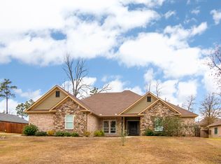 190 Timber Falls Dr, Longview, TX 75605