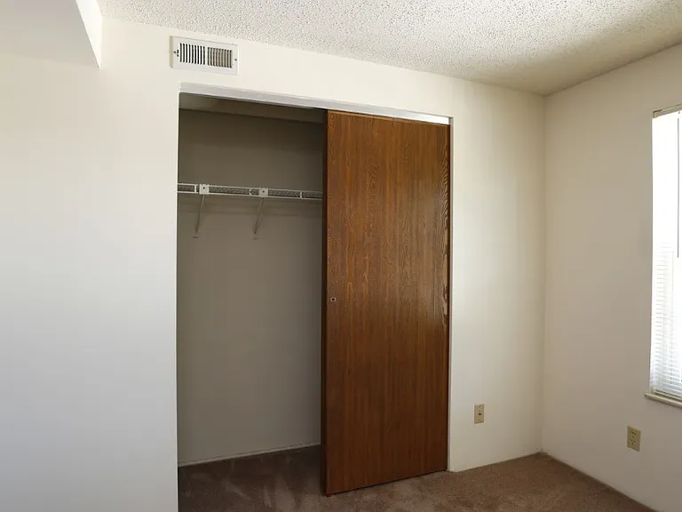 Lees Crossing Apartments — Photo 39
