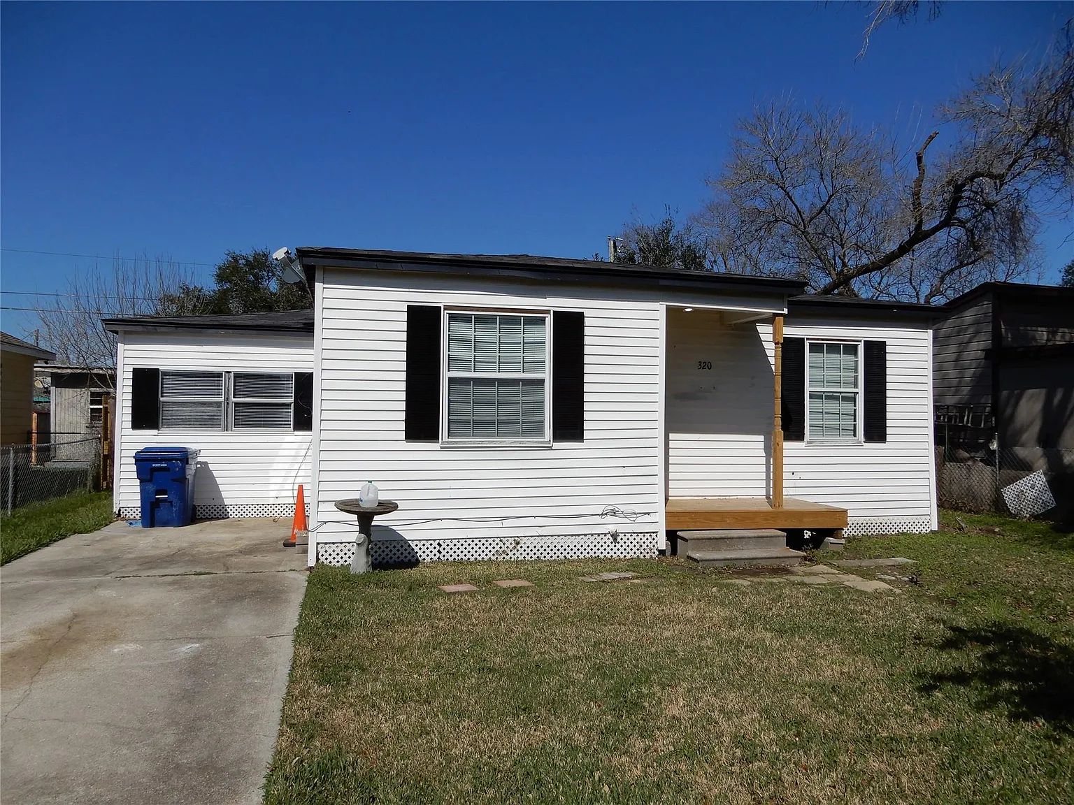 2 bed, 1.0 bath, 849 sqft, $1,200 — Photo 2