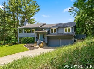2135 Lakeridge Dr, Holland, MI 49424