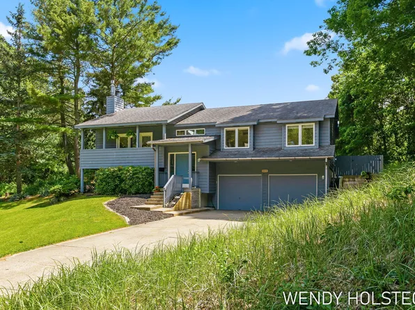 2135 Lakeridge Dr, Holland, MI 49424