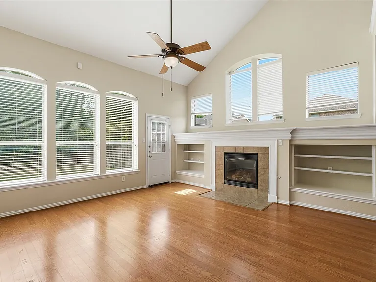 6716 Prairie Flower Trl — Photo 10