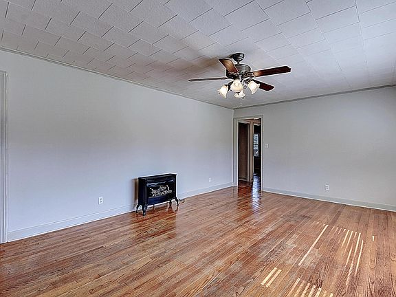 4th image of 126 Lynnwood Ave