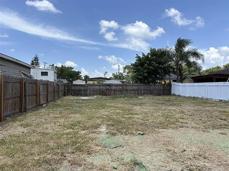 2119 W Okaloosa Ave — Photo 14